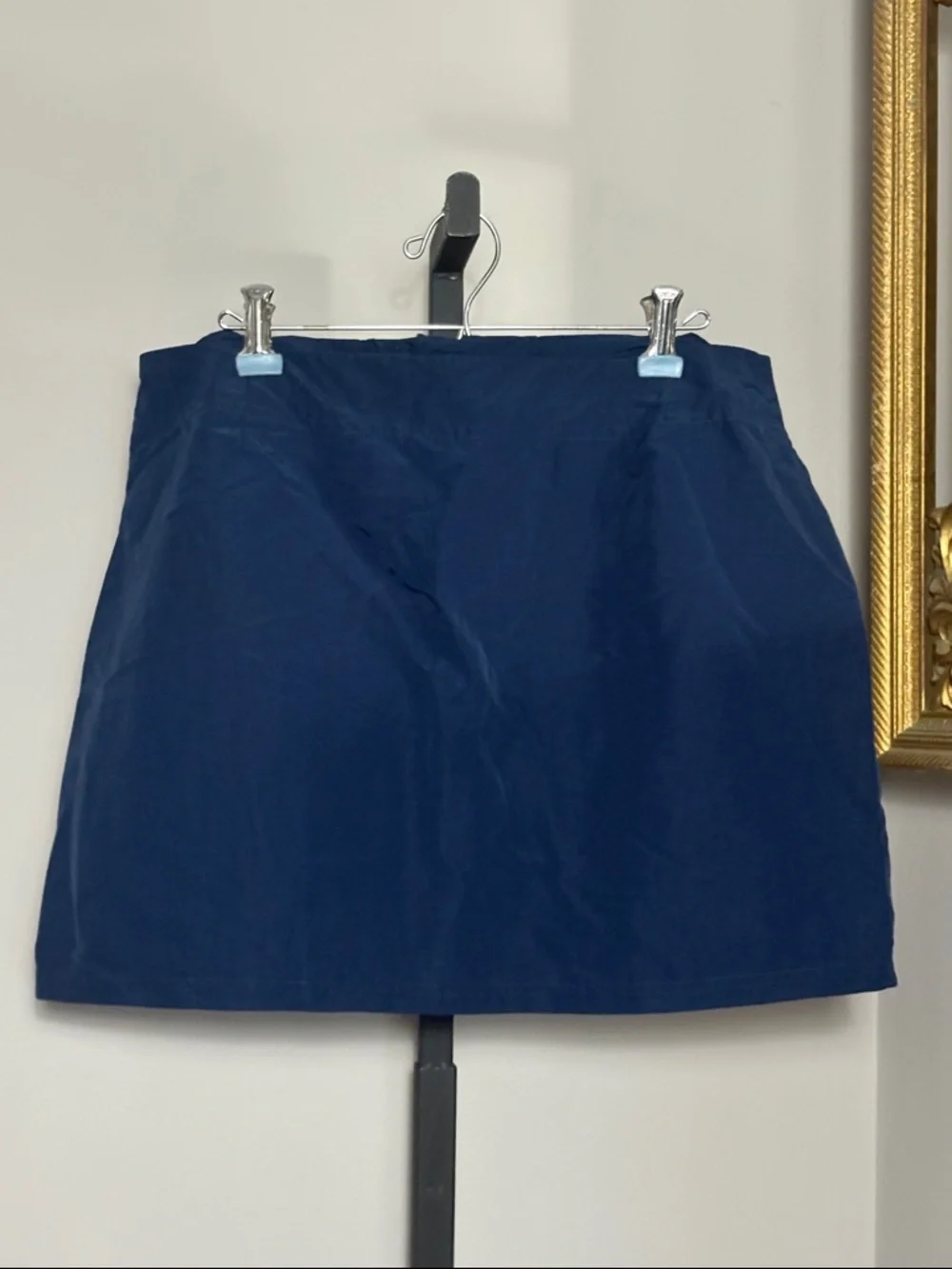LAST CHANCE Nautica Large Navy Nylon Skirt